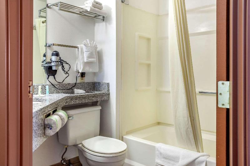 غرفة قياسية سرير كينج, Quality Inn & Suites