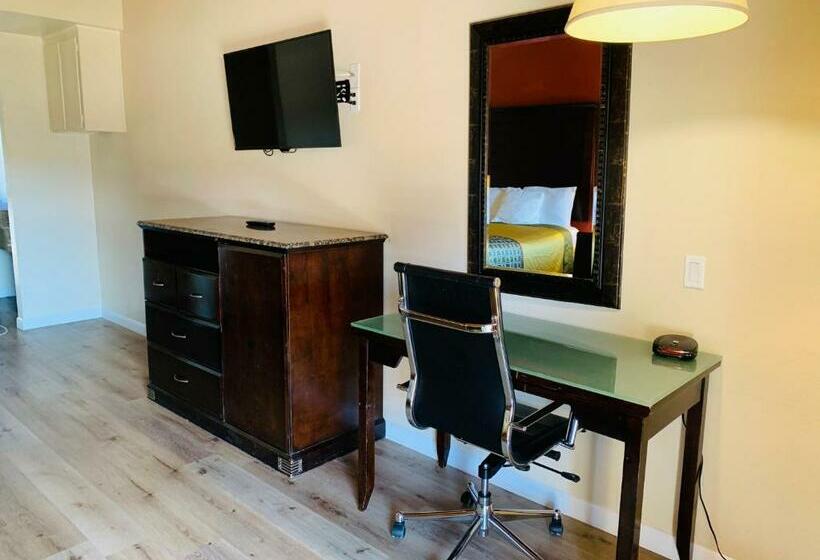 스탠다드 룸 킹사이즈 침대, Rodeway Inn Fallbrook Downtown