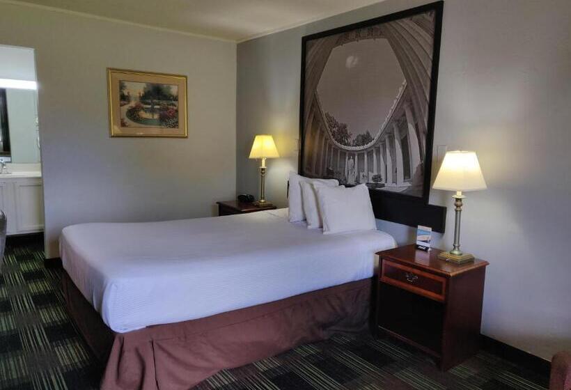 Номер Deluxe, Sprucewood Inn