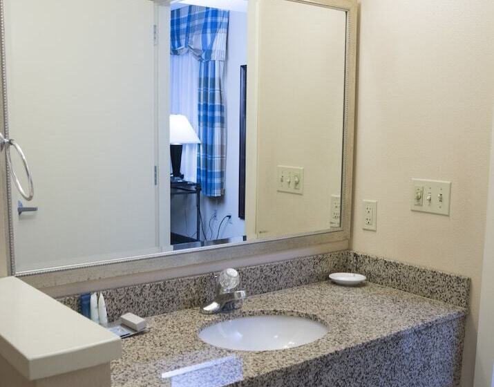 غرفة ديلوكس, The Landing