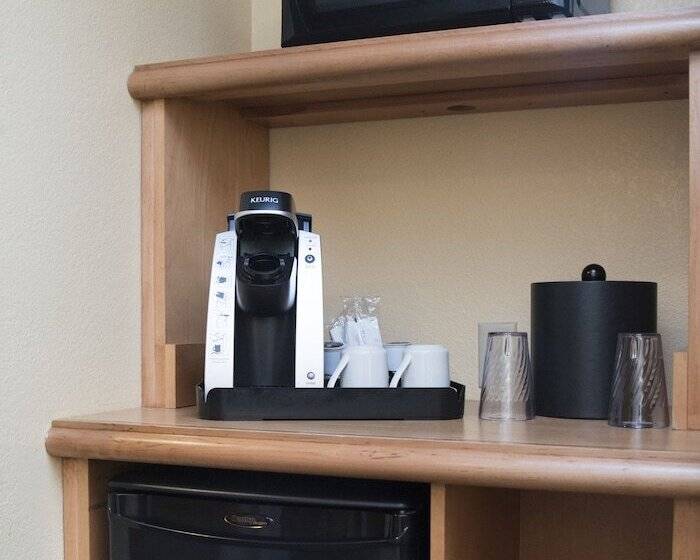 Номер Deluxe, The Landing