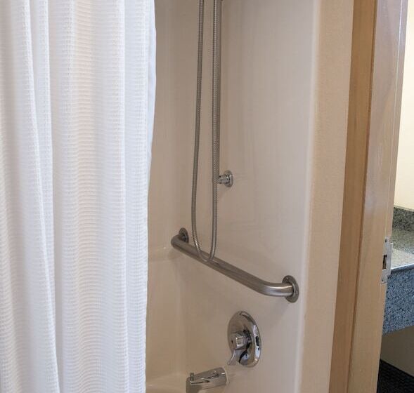 غرفة قياسية سرير كينج, The Landing