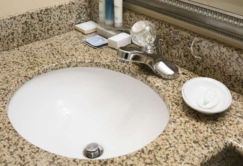 غرفة قياسية سرير كينج, The Landing