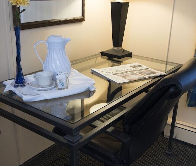 غرفة تنفيذية, The Landing