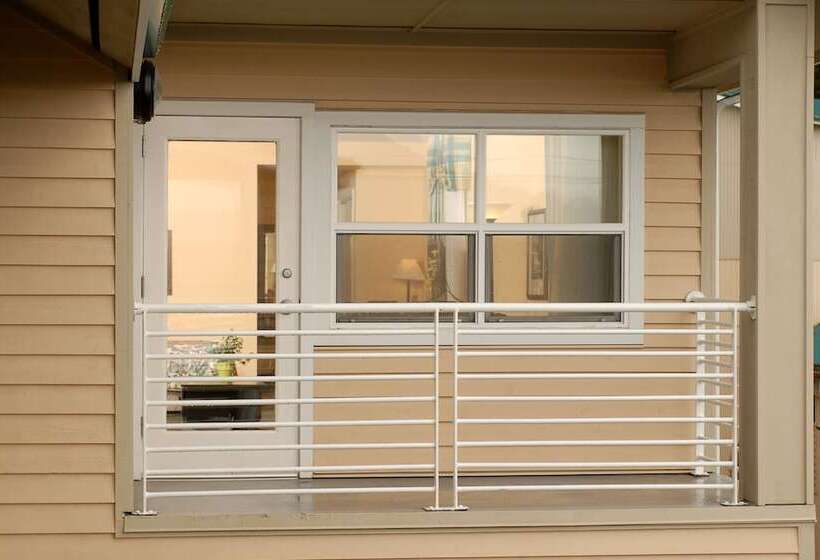 جناح, The Landing