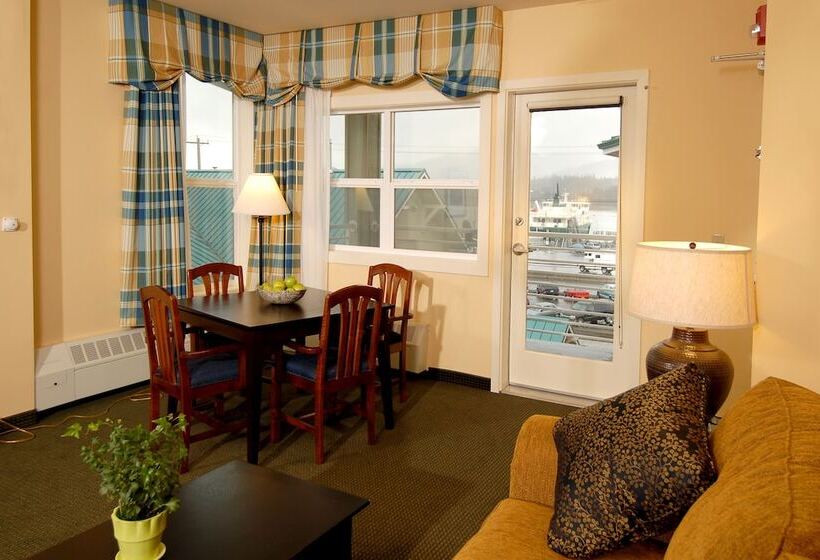 جناح, The Landing