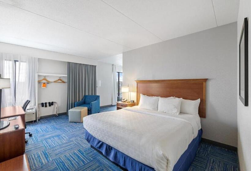 带大床的套房, Allentown Park Hotel, Ascend Hotel Collection