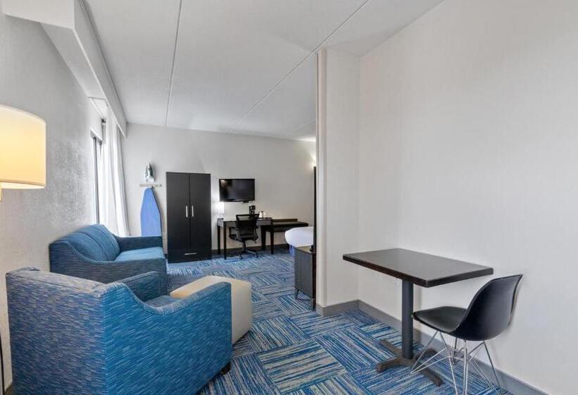 带大床的套房, Allentown Park Hotel, Ascend Hotel Collection