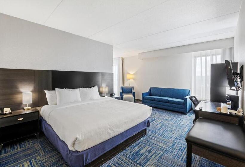 带大床的套房, Allentown Park Hotel, Ascend Hotel Collection