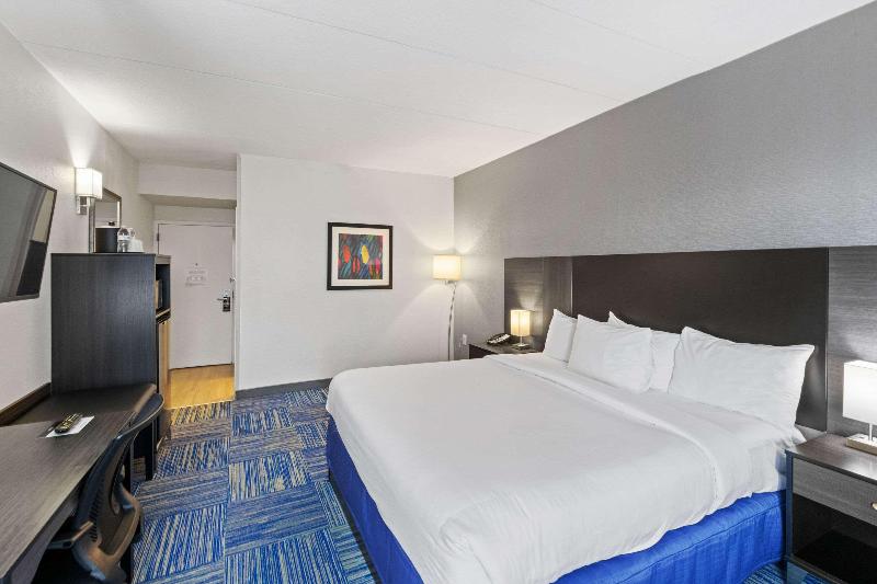 带大床的标准间, Allentown Park Hotel, Ascend Hotel Collection