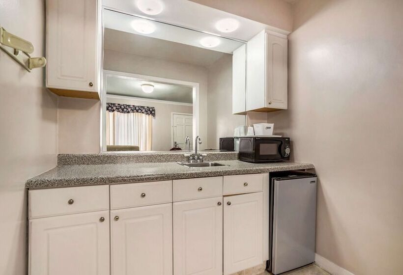 جناح, Americas Best Value Inn Historic Clewiston Inn