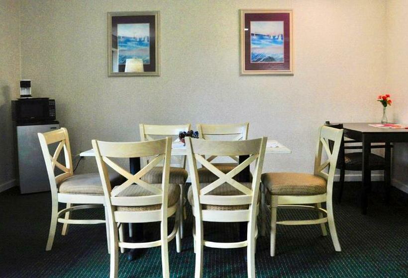 豪华套房, Azalea Inn & Suites