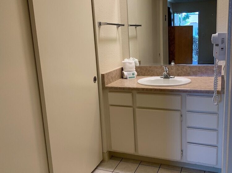 ２ダブルベッドのスタンダードルーム, California Suites