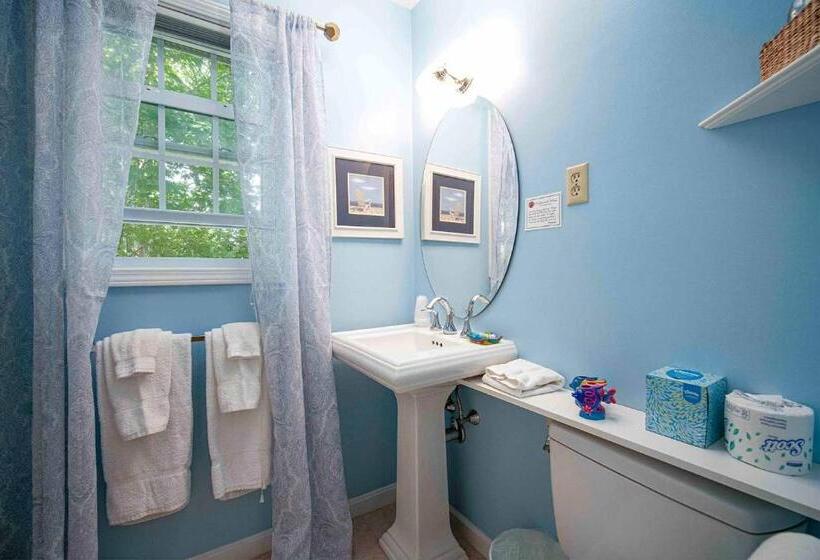 خانه 1 خوابه, Captain Gosnold Village