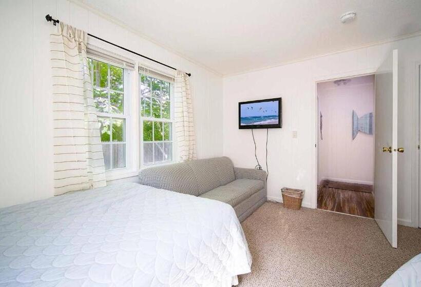 خانه 1 خوابه, Captain Gosnold Village