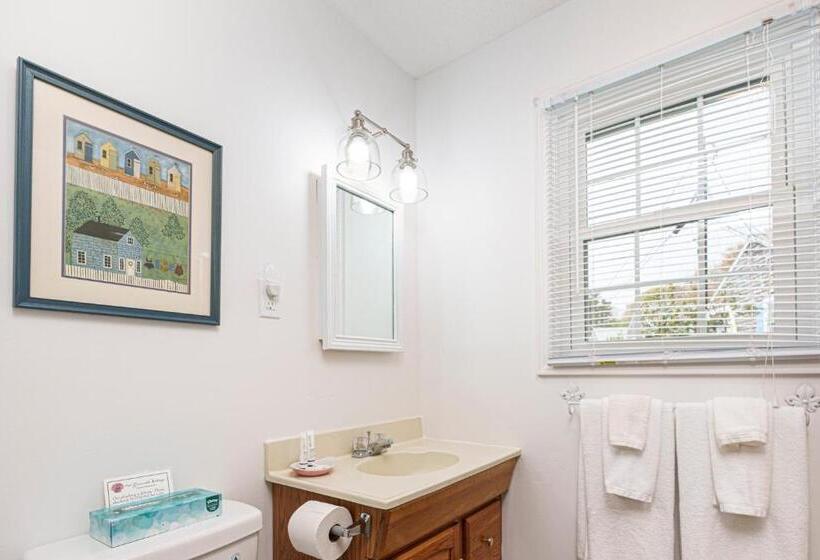 خانه 2 خوابه, Captain Gosnold Village