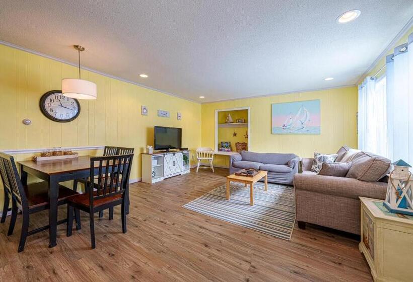 خانه 2 خوابه, Captain Gosnold Village