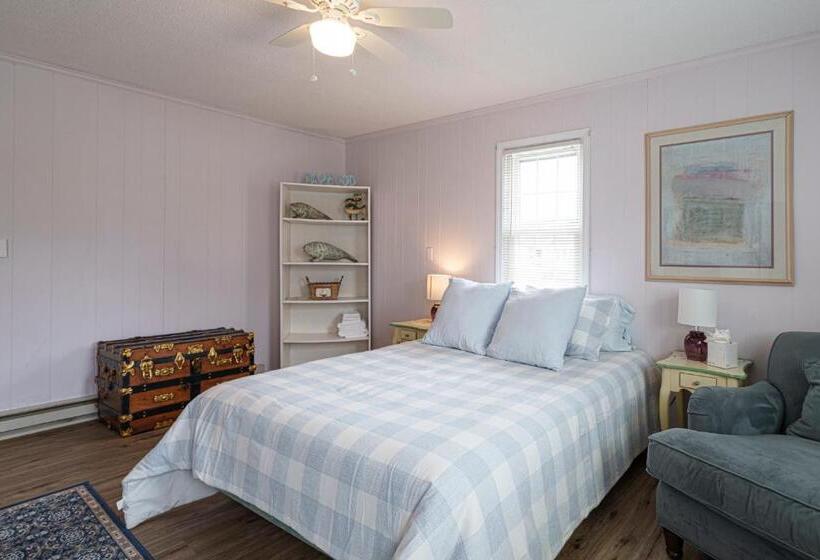 خانه 2 خوابه, Captain Gosnold Village