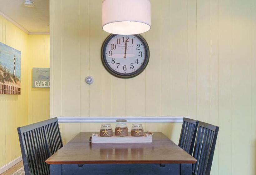 خانه 2 خوابه, Captain Gosnold Village