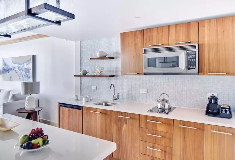 آپارتمان لوکس 2 خوابه, Carillon Miami Wellness Resort