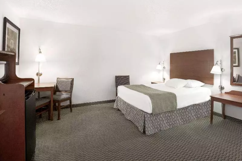 スイート, Days Inn By Wyndham Carroll