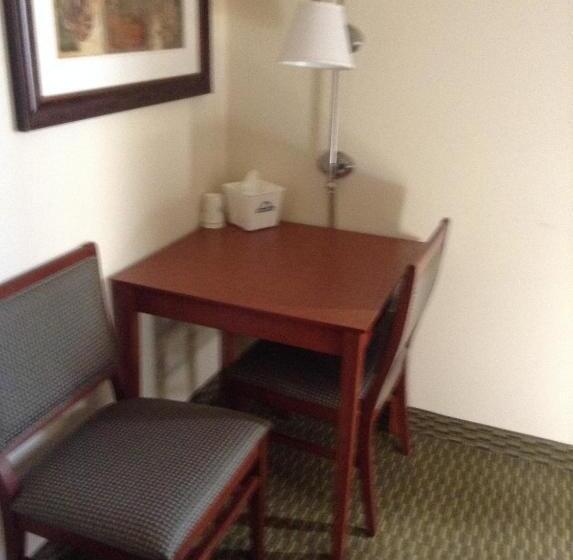 디럭스 스위트, Days Inn By Wyndham Carroll