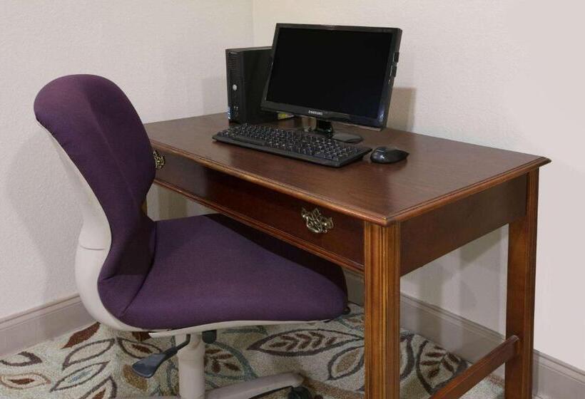 חדר סטנדרט עם מיטת קינג, Days Inn By Wyndham Mckinney