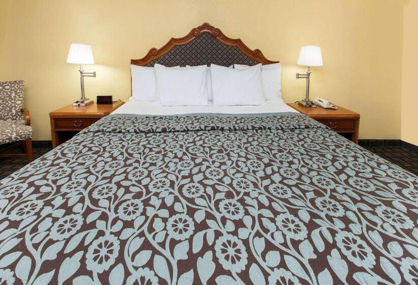 חדר סטנדרט, מיטת קינג, מותאם לאדם עם מוגבלויות, Days Inn By Wyndham Mckinney