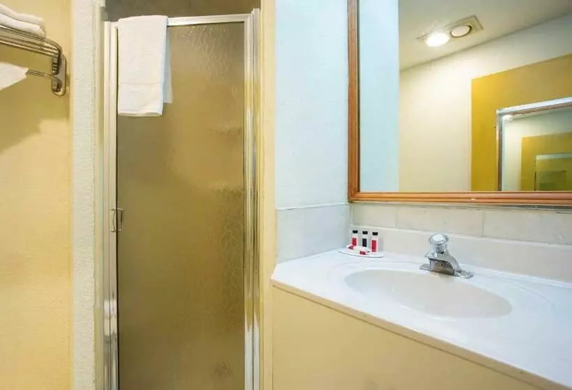 キングサイズベッドのスイートルーム, Days Inn By Wyndham Runnemede Philadelphia Area