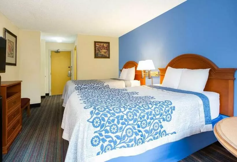 ２ダブルベッドのスタンダードルーム, Days Inn By Wyndham Runnemede Philadelphia Area