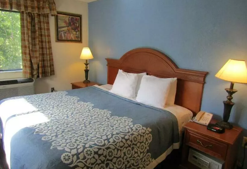 キングサイズベッドのスタンダードルーム, Days Inn By Wyndham Runnemede Philadelphia Area