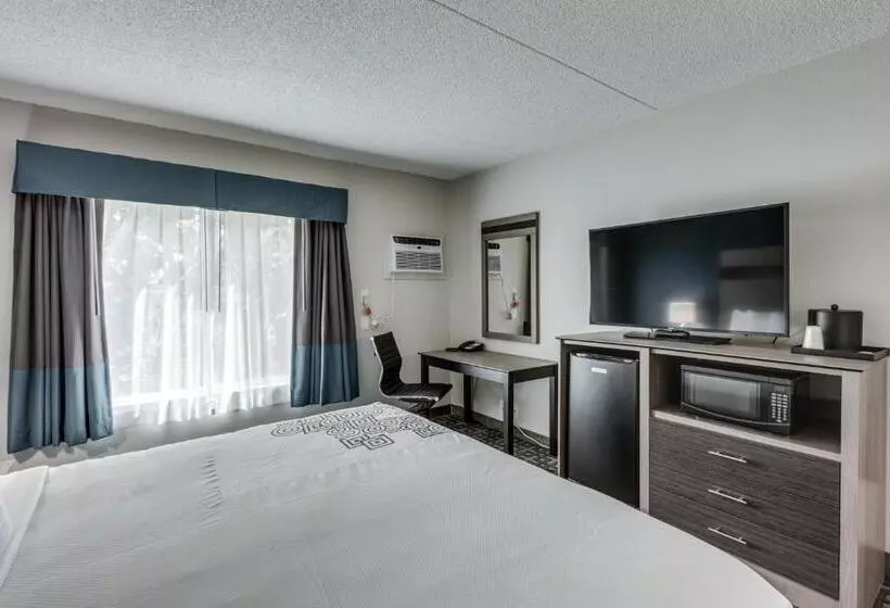 キングサイズベッドのスタンダードルーム, Days Inn & Suites By Wyndham Spokane