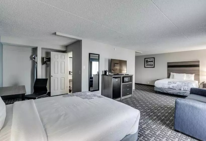 スイート, Days Inn & Suites By Wyndham Spokane