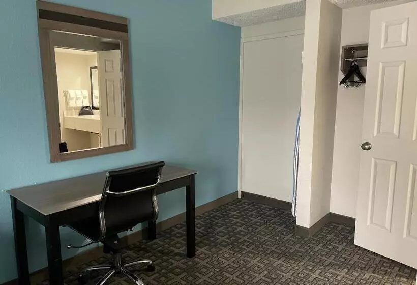 スイート, Days Inn & Suites By Wyndham Spokane