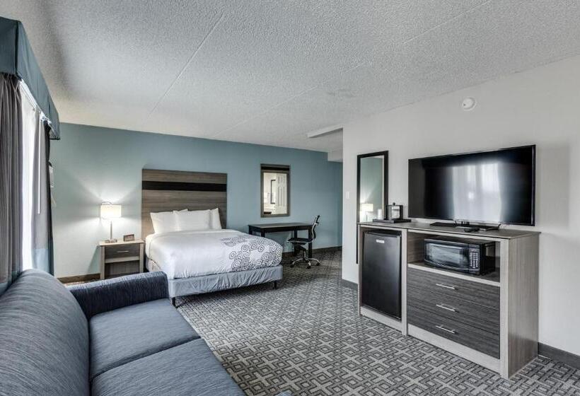 سوییت, Days Inn & Suites By Wyndham Spokane