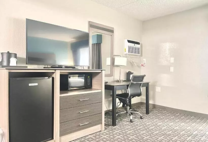 キングサイズベッドのスイートルーム, Days Inn & Suites By Wyndham Spokane