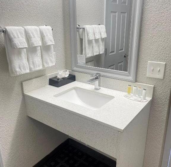 جناح سرير كينج, Days Inn & Suites By Wyndham Spokane