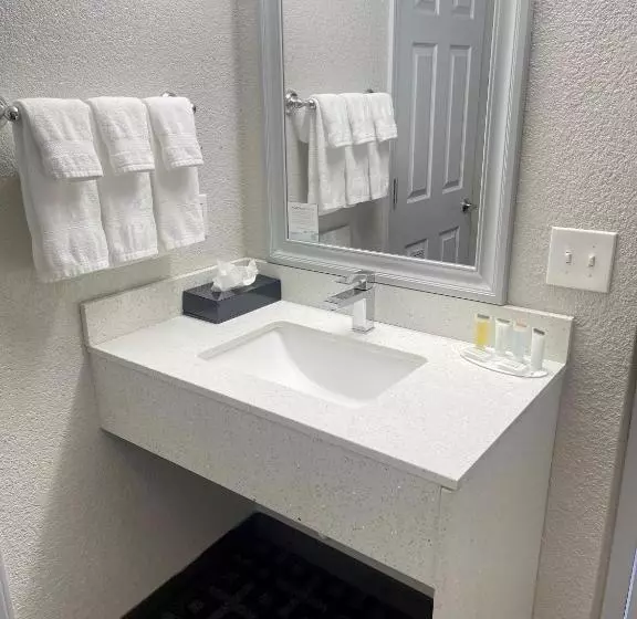 キングサイズベッドのスイートルーム, Days Inn & Suites By Wyndham Spokane