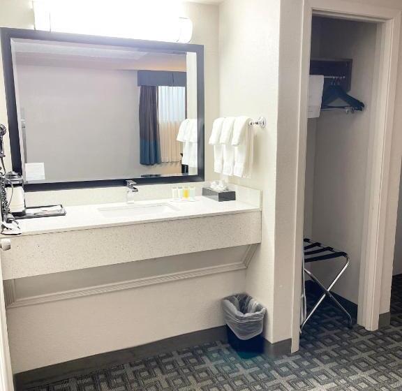 جناح, Days Inn & Suites By Wyndham Spokane