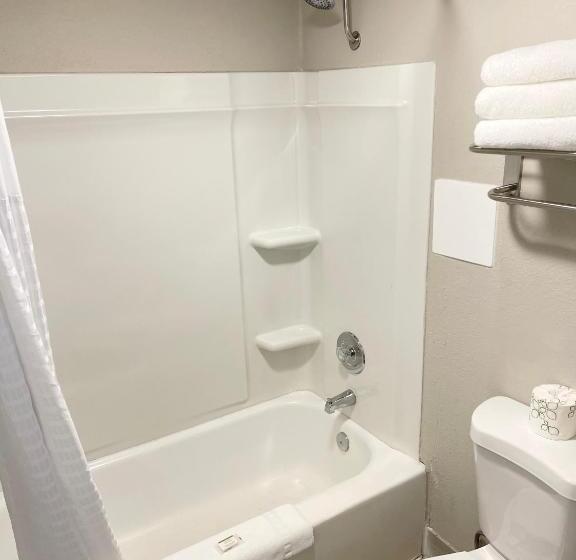 سوییت, Days Inn & Suites By Wyndham Spokane