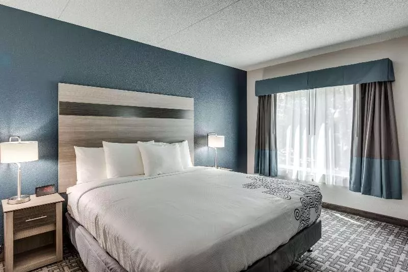 キングサイズベッドのスタンダードルーム, Days Inn & Suites By Wyndham Spokane