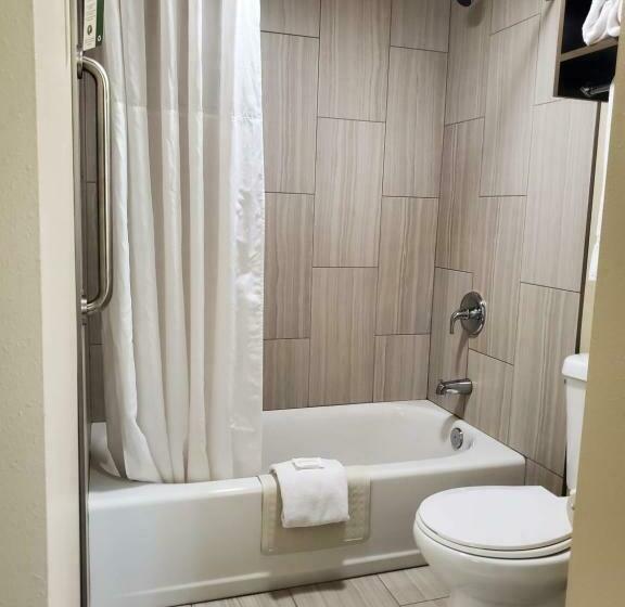 غرفة قياسية, Ramkota Hotel Watertown