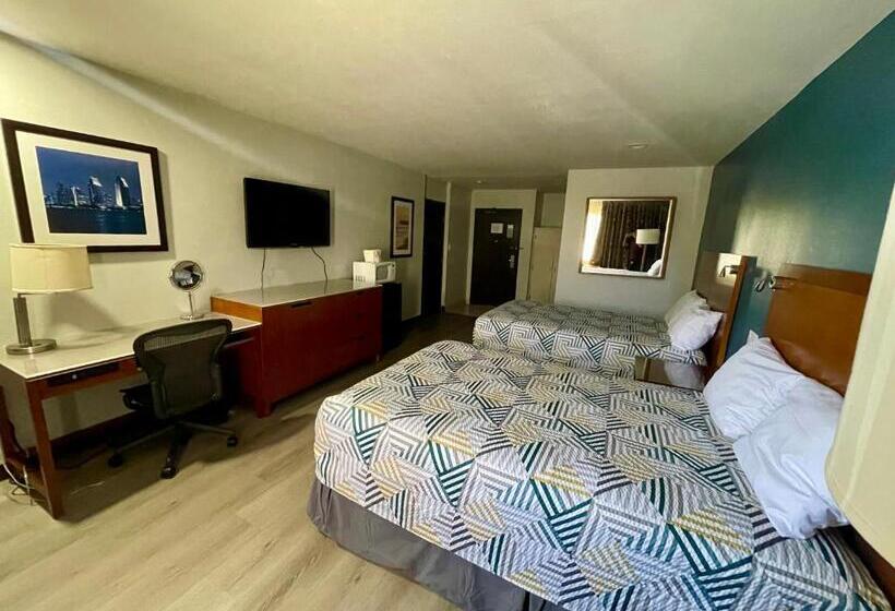 غرفة كلاسيكية رباعية, Portside Inn & Suites