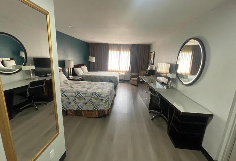 Четырехместный Номер Стандарт, Portside Inn & Suites