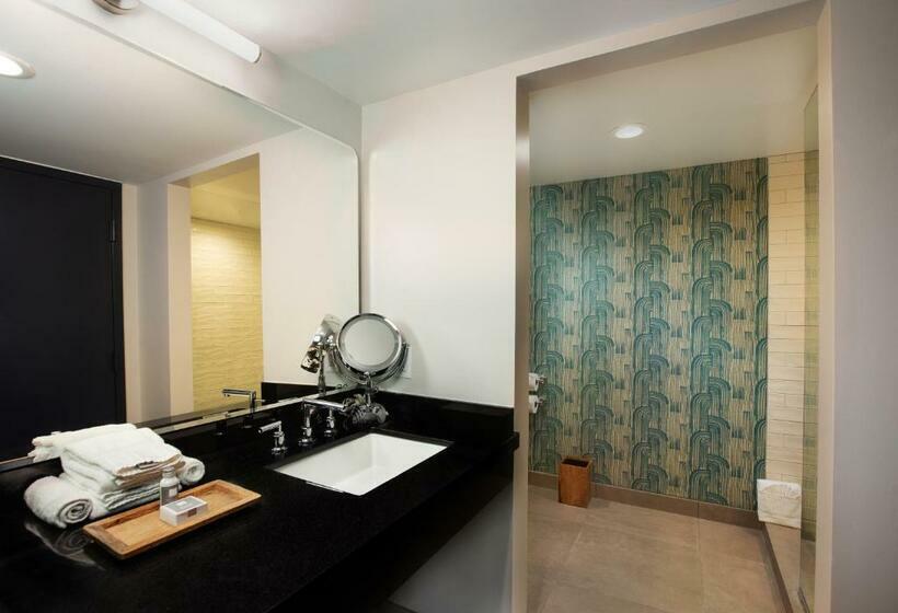 Люкс Кровать Кинг, The Beeman