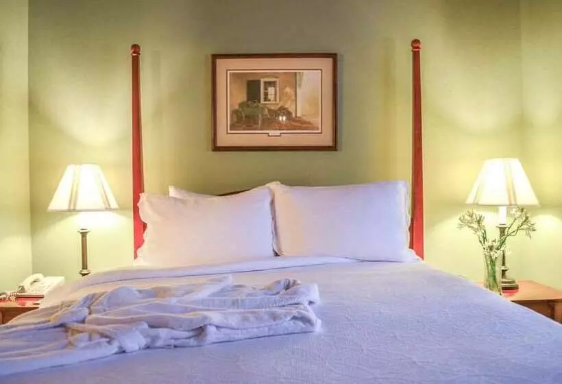 Deluxe-studio, The Historic Brookstown Inn, Trademark Collection By Wyndham