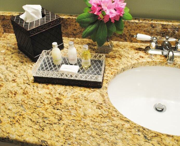 חדר סטנדרט שתי מיטות זוגיות, The Historic Brookstown Inn, Trademark Collection By Wyndham