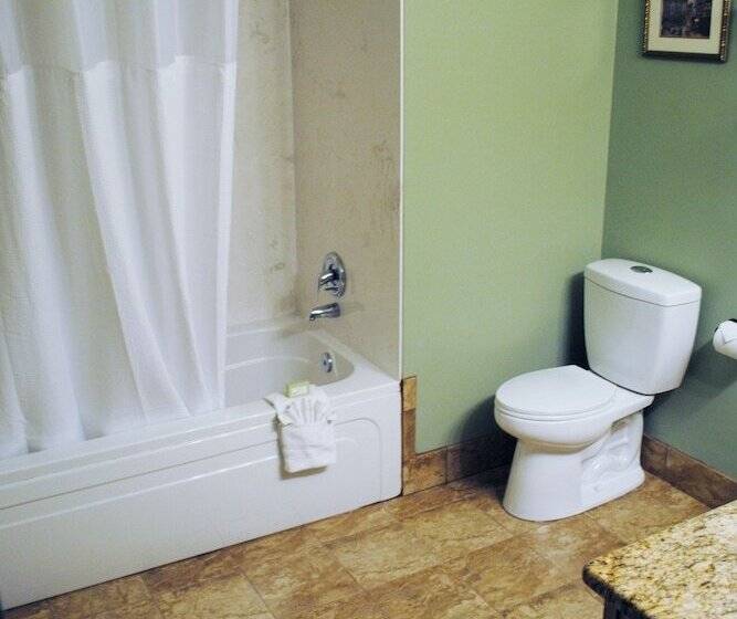 חדר סטנדרט שתי מיטות זוגיות, The Historic Brookstown Inn, Trademark Collection By Wyndham