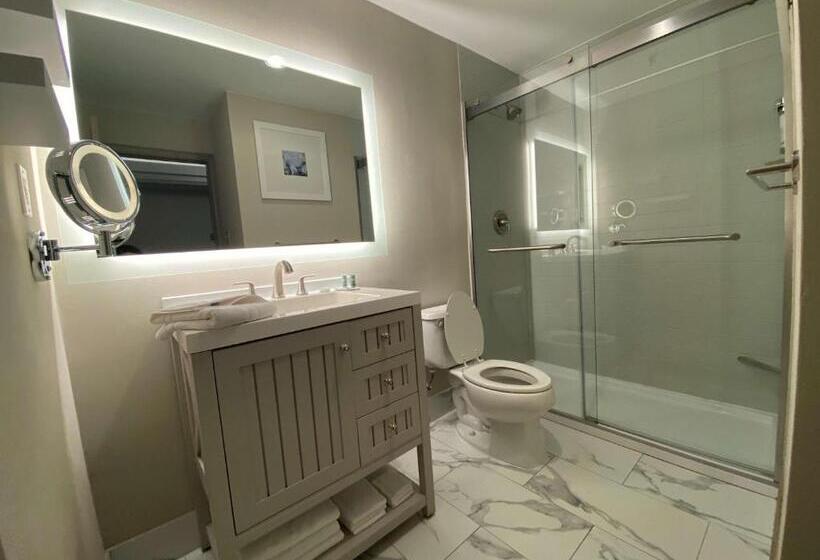 Suite, The Westfield Inn, Bw Signature Collection