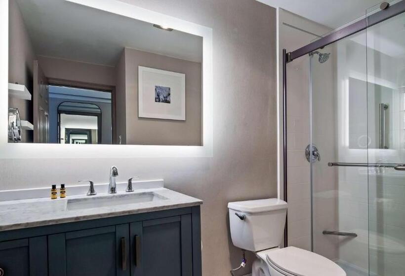 Suite, The Westfield Inn, Bw Signature Collection